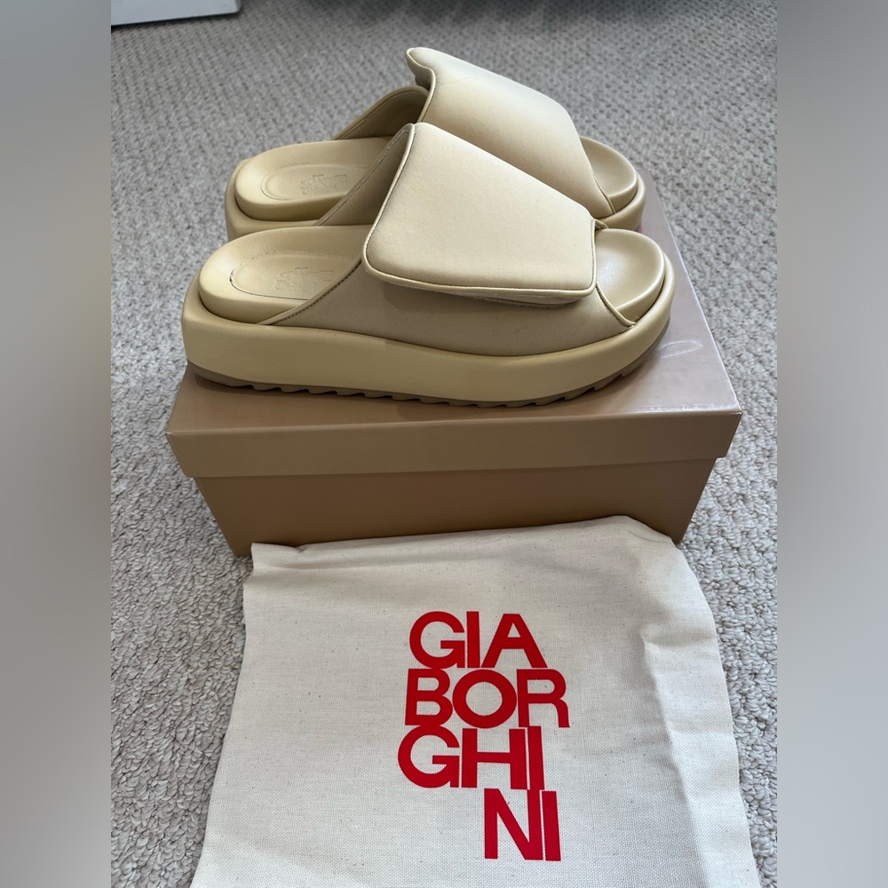 Gia Borghini Scuba Slides in Butter Yellow Size 38.5 (US 8-8.5)
